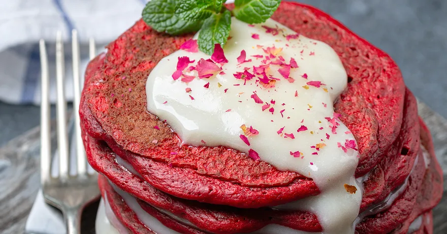 Hot cakes de betabel con avena